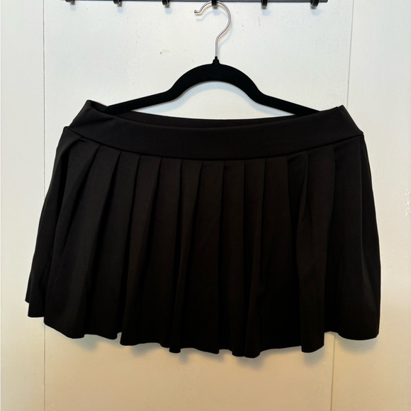 Stretchy Black Pleated Mini Skirt - Picture 2 of 2